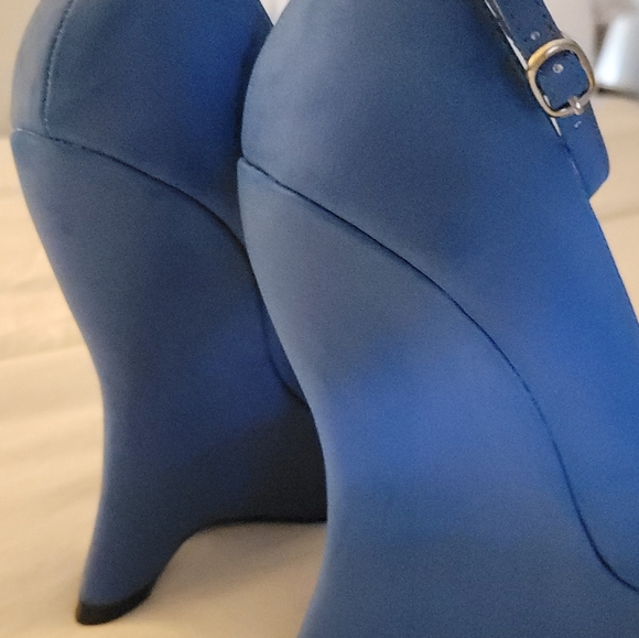 Shoes - Picture 7 of 7